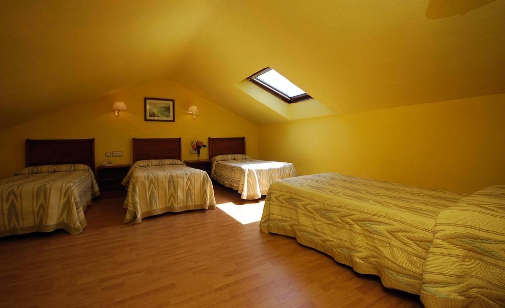 Family Room,1587497444:JPEG